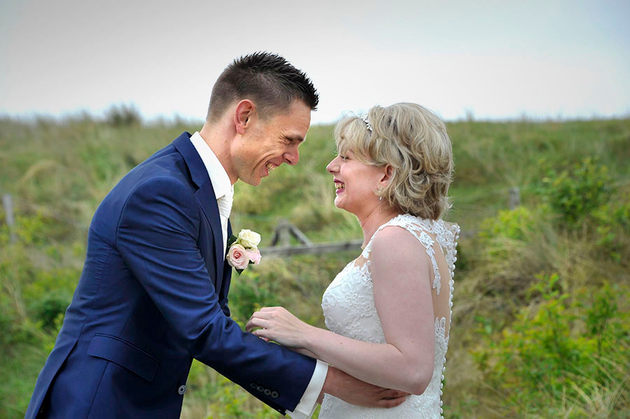 Martin en Jantina op hun bruiloft op Vlieland